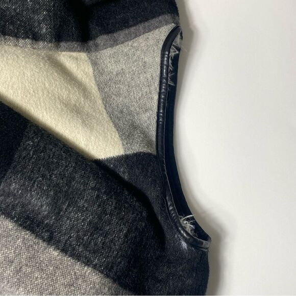 Me Jane Faux Fur Buffalo Check Flannel Wool Blend Vest Women's Size Medium - Picture 2 of 16